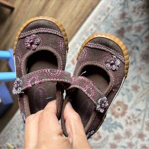 Stride Rite Kids Brown Mary Jane Shoes with Floral